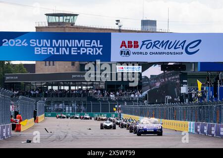 Safety Car durante l'ePrix di Berlino 2024, 7° incontro del Campionato del mondo ABB FIA Formula e 2023-24, sul circuito di Tempelhof Airport Street dal 10 al 12 maggio 2024 a Berlino, Germania Foto Stock