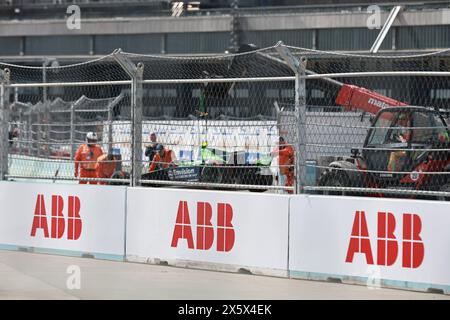 Germania, Berlino, 11 maggio 2024. Auto da corsa sul circuito dal 9° round del campionato ABB FIA di Formula e 2023/24. L'e-Prix di Berlino 2024 si terrà a Berlino l'11 e 12 maggio 2024 con una doppia gara per la decima volta. La serie di corse elettriche 2023/2024 si svolgerà presso l'ex aeroporto di Tempelhof. Crediti: Sven Said/Alamy Live News Foto Stock