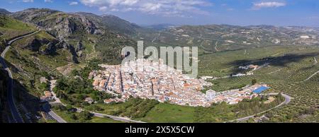 Città di Zuheros, Parco naturale della Sierra Subbética, provincia di Córdoba, Andalusia, Spagna Foto Stock