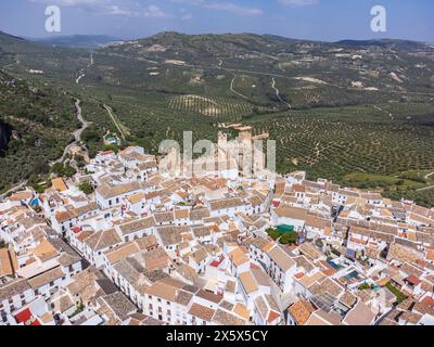 Città di Zuheros, Parco naturale della Sierra Subbética, provincia di Córdoba, Andalusia, Spagna Foto Stock