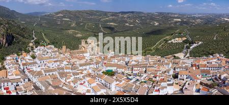 Città di Zuheros, Parco naturale della Sierra Subbética, provincia di Córdoba, Andalusia, Spagna Foto Stock