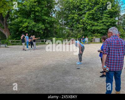 Saint-Maur-des-Fossés, Francia, persone che giocano bocce Ball, Petanque, Lawn Bowling, in Public Park Foto Stock