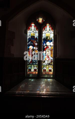 Vetrate colorate sulla chiesa di St Austell Cornish Town Cornwall Foto Stock