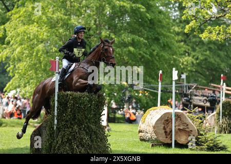 Gloucestershire, Regno Unito. 11 maggio 2024. Tom Jackson della Gran Bretagna con Farndon durante il cross-country a Badminton Horse Trials l'11 maggio 2024, Badminton Estate, Regno Unito (foto di Maxime David - MXIMD Pictures) crediti: MXIMD Pictures/Alamy Live News Foto Stock