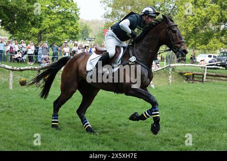 Gloucestershire, Regno Unito. 11 maggio 2024. Gubby Leech di Gran Bretagna con Royal Harvest durante il cross-country a Badminton Horse Trials l'11 maggio 2024, Badminton Estate, Regno Unito (foto di Maxime David - MXIMD Pictures) crediti: MXIMD Pictures/Alamy Live News Foto Stock