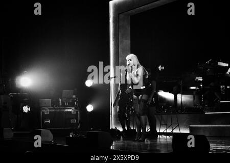 Paloma Faith si esibì allo Stockton Globe durante il suo tour nel Regno Unito del 2024. Crediti immagine: James Hind/Alamy. Foto Stock