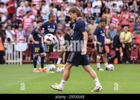 Granada, Spagna. 11 maggio 2024. Luka Modric del Real Madrid CF durante la partita di Liga tra Granada CF e Real Madrid CF allo stadio Nuevo Los Cármenes l'11 maggio 2024 a Granada, Spagna. (Foto di José M Baldomero/Pacific Press) credito: Pacific Press Media Production Corp./Alamy Live News Foto Stock