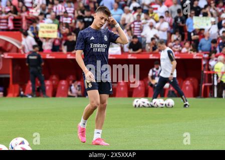 Granada, Spagna. 11 maggio 2024. Arda Güler del Real Madrid CF durante la partita di Liga tra Granada CF e Real Madrid CF allo stadio Nuevo Los Cármenes l'11 maggio 2024 a Granada, Spagna. (Foto di José M Baldomero/Pacific Press) credito: Pacific Press Media Production Corp./Alamy Live News Foto Stock