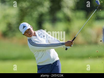 Clifton, New Jersey, Stati Uniti. 11 maggio 2024. Jing Yan della Cina guarda il suo fairway girato durante il terzo round alla Cognizant Founders Cup presso l'Upper Montclair Country Club di Clifton, New Jersey Mike Langish/CSM/Alamy Live News Foto Stock