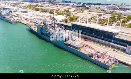 Foto aerea drone Miami Fleet Week navi della marina USS a Port Miami intorno al 2024 Foto Stock