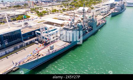 Foto aerea drone Miami Fleet Week navi della marina USS a Port Miami intorno al 2024 Foto Stock