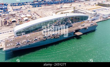 Foto aerea drone Miami Fleet Week navi della marina USS a Port Miami intorno al 2024 Foto Stock