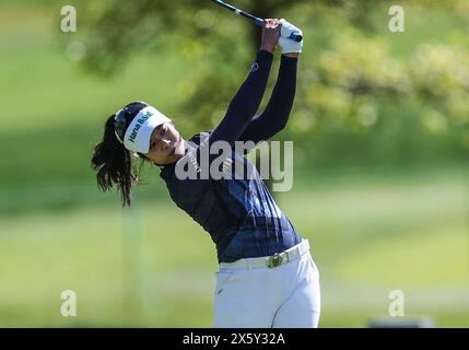 Clifton, New Jersey, Stati Uniti. 11 maggio 2024. Patty Tavatanakit dalla Thailandia guarda il suo scatto durante il terzo round alla Cognizant Founders Cup presso l'Upper Montclair Country Club di Clifton, New Jersey Mike Langish/CSM/Alamy Live News Foto Stock