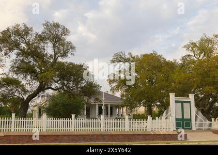 Biloxi, Mississippi - 18 aprile 2024: Una vista dell'esterno di Beauvoir la casa di Jefferson Davis a Biloxi, Mississippi. Foto Stock