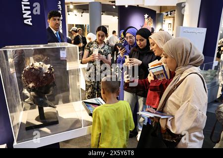 Rabat, Marocco. 11 maggio 2024. Si visita la 29a edizione della Fiera Internazionale del Libro e dell'Editoria a Rabat, Marocco, 11 maggio 2024. Crediti: Huo Jing/Xinhua/Alamy Live News Foto Stock