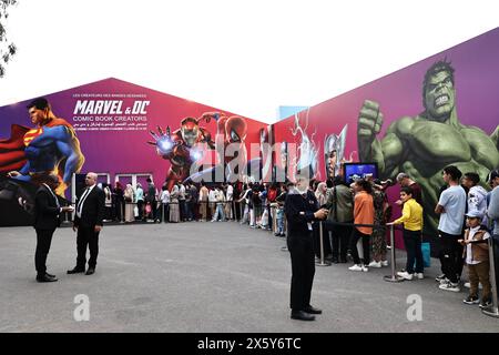 Rabat, Marocco. 11 maggio 2024. Le persone sono in coda per una mostra Marvel & DC durante la 29a edizione della Fiera Internazionale del Libro e dell'Editoria a Rabat, Marocco, 11 maggio 2024. Crediti: Huo Jing/Xinhua/Alamy Live News Foto Stock