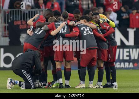 Toronto, Canada. 11 maggio 2024. I giocatori del Toronto FC si riuniscono prima della partita della MLS tra il Toronto FC e il New York City FC al BMO Field di Toronto. Il gioco si è concluso nel 2-3 Punteggio finale: Toronto FC 2 - 3 New York City FC Credit: SOPA Images Limited/Alamy Live News Foto Stock