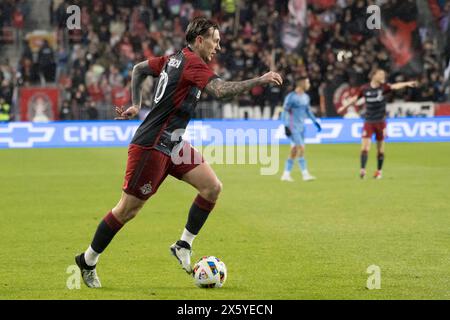 Toronto, Canada. 11 maggio 2024. Federico Bernardeschi 10° in azione durante la partita MLS tra Toronto FC e New York City FC al BMO Field di Toronto. Il gioco si è concluso nel 2-3 Punteggio finale: Toronto FC 2 - 3 New York City FC Credit: SOPA Images Limited/Alamy Live News Foto Stock