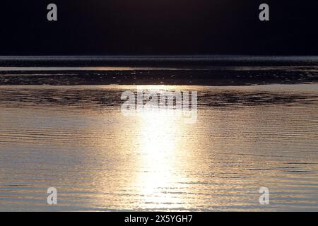 Il lago Plastiras, situato nell'area più ampia di Agrafa (regione della Tessaglia), è circondato da un paesaggio idilliaco di incomparabile bellezza naturale che si completa Foto Stock