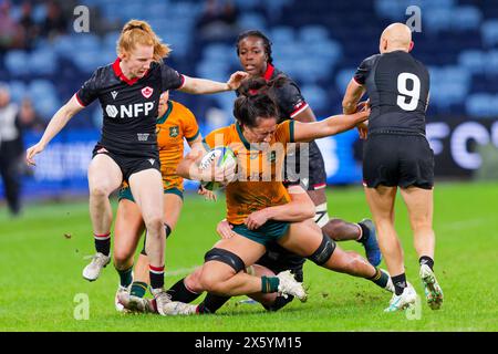 Sydney, Australia. 11 maggio 2024. Siokapesi Palu dell'Australia è placcato durante il Pacific Four Series 2024 match tra Australian Wallaroos e Canada all'Allianz Stadium l'11 maggio 2024 a Sydney, Australia Credit: IOIO IMAGES/Alamy Live News Foto Stock