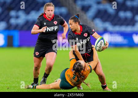 Sydney, Australia. 11 maggio 2024. Shoshanah Seumanutafa del Canada viene affrontato durante il Pacific Four Series 2024 match tra Australian Wallaroos e Canada all'Allianz Stadium l'11 maggio 2024 a Sydney, Australia Credit: IOIO IMAGES/Alamy Live News Foto Stock