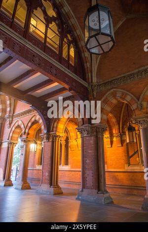 Archi gotici a St Stazione di Pancras, Londra Foto Stock