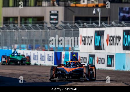 08 BARNARD Taylor (gbr), NEOM McLaren Formula e Team, Nissan e-4ORCE 04, azione durante l'ePrix di Berlino 2024, 7° incontro del Campionato Mondiale ABB FIA Formula e 2023-24, sul circuito Tempelhof Airport Street dal 10 al 12 maggio 2024 a Berlino, Germania - Photo Grégory Lenormand / DPPI Foto Stock