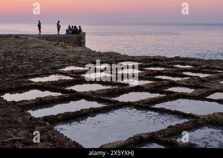 Saltpans a Xwejni Bay sull'isola di Gozo - Marsalfron, Malta Foto Stock