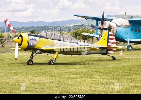 Open Training Day? Gli acrobati di Iacari si avventurano nell'affascinante mondo dell'aerobatica, delle ispirazioni di volo, Banesti, Romania Foto Stock