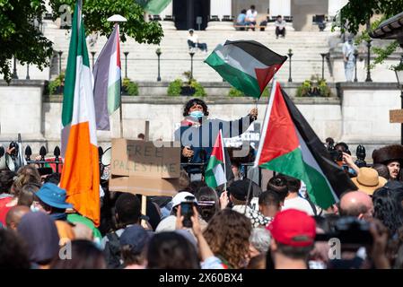 Londra, Regno Unito. 11 maggio 2024. I manifestanti pro-palestinesi marciano dall'accampamento della SOAS University di Londra all'UCL. Crediti: Andrea Domeniconi/Alamy Live News Foto Stock