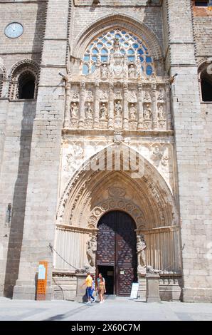 Facciata della cattedrale. Avila, Spagna. Foto Stock