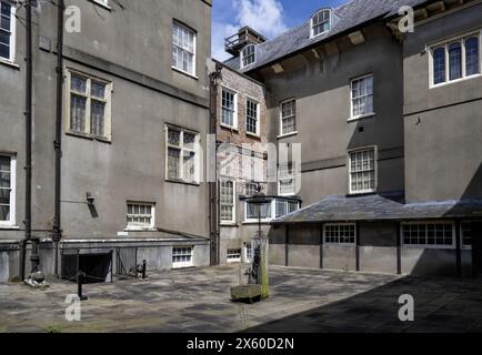 Tredegar House, Coedkernew, Newport, Monmouthshire, Galles del Sud, Galles. Regno Unito - vista sul cortile. Foto Stock