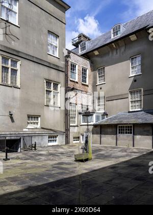 Tredegar House, Coedkernew, Newport, Monmouthshire, Galles del Sud, Galles. Regno Unito - vista sul cortile. Foto Stock