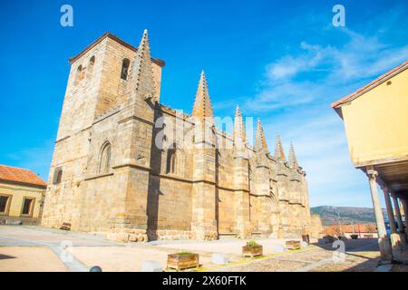 Chiesa gotica. Bonilla de la Sierra, provincia di Avila, Castilla Leon, Spagna. Foto Stock