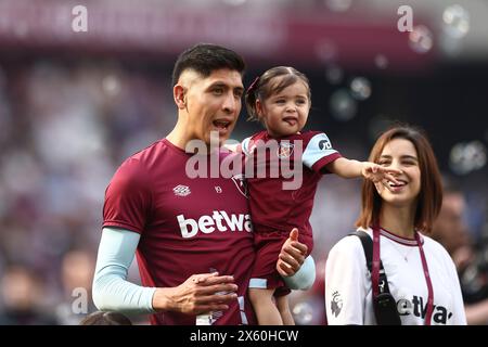 London Stadium, Stratford, sabato 11 maggio 2024. Edson Alvarez del West Ham si è Unito con la sua famiglia a tempo pieno durante la partita di Premier League tra West Ham United e Luton Town al London Stadium di Stratford sabato 11 maggio 2024. (Foto: Tom West | mi News) crediti: MI News & Sport /Alamy Live News Foto Stock