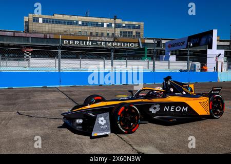 08 BARNARD Taylor (gbr), NEOM McLaren Formula e Team, Nissan e-4ORCE 04, azione durante l'ePrix di Berlino 2024, 7° incontro del Campionato Mondiale ABB FIA Formula e 2023-24, sul circuito Tempelhof Airport Street dal 10 al 12 maggio 2024 a Berlino, Germania - Photo Grégory Lenormand / DPPI Foto Stock