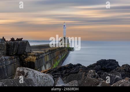 Il faro del South Pier ad Aberdeen, in Scozia Foto Stock