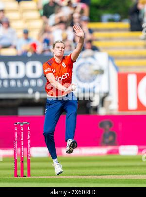 Lauren Bell bowling per l'Inghilterra durante il Vitality T20 International Series tra Inghilterra e Pakistan Foto Stock