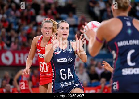 12 maggio 2024; Ken Rosewall Arena, Sydney, NSW, Australia: Suncorp Super Netball , New South Wales Swifts contro Melbourne Vixens; Kiera Austin dei Melbourne Vixens riceve il pass Foto Stock