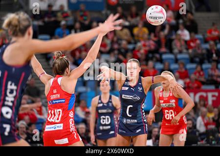 12 maggio 2024; Ken Rosewall Arena, Sydney, NSW, Australia: Suncorp Super Netball, New South Wales Swifts contro Melbourne Vixens; Kate Moloney dei Melbourne Vixens passa la palla Foto Stock