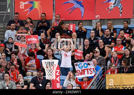 12 maggio 2024; Ken Rosewall Arena, Sydney, NSW, Australia: Suncorp Super Netball , New South Wales Swifts contro Melbourne Vixens; i tifosi applaudono per gli Swifts Foto Stock