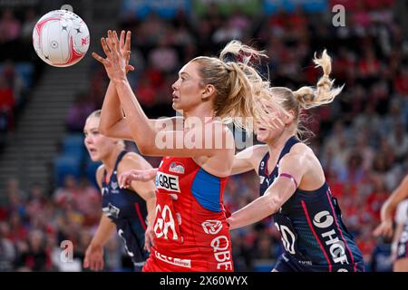 12 maggio 2024; Ken Rosewall Arena, Sydney, NSW, Australia: Suncorp Super Netball , New South Wales Swifts contro Melbourne Vixens; Helen Housby dei NSW Swifts prende il passo Foto Stock