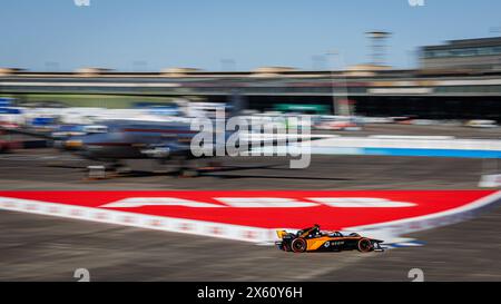 08 BARNARD Taylor (gbr), NEOM McLaren Formula e Team, Nissan e-4ORCE 04, azione durante l'ePrix di Berlino 2024, 7° incontro del Campionato Mondiale ABB FIA Formula e 2023-24, sul circuito di Tempelhof Airport Street dal 10 al 12 maggio 2024 a Berlino, Germania Foto Stock