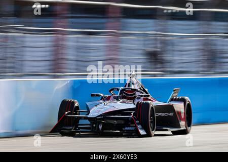 94 WEHRLEIN Pascal (Ger), TAG HEUER Porsche Formula e Team, Porsche 99X Electric, azione durante l'ePrix di Berlino 2024, 7° incontro del Campionato Mondiale ABB FIA Formula e 2023-24, sul circuito di Tempelhof Airport Street dal 10 al 12 maggio 2024 a Berlino, Germania Foto Stock