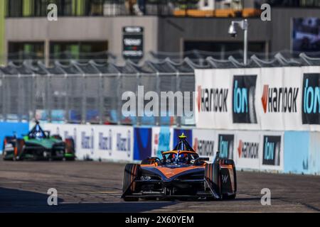 08 BARNARD Taylor (gbr), NEOM McLaren Formula e Team, Nissan e-4ORCE 04, azione durante l'ePrix di Berlino 2024, 7° incontro del Campionato Mondiale ABB FIA Formula e 2023-24, sul circuito di Tempelhof Airport Street dal 10 al 12 maggio 2024 a Berlino, Germania Foto Stock