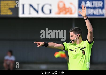 Aalter, Belgio. 11 maggio 2024. L'arbitro Bert Verbeke nella foto durante una partita di calcio femminile tra il Club Brugge Dames YLA e il KRC Genk Ladies nell'ottava giornata di play-off 1 della stagione 2023 - 2024 della belga lotto Womens Super League, sabato 11 maggio 2024 ad Aalter, IN BELGIO. Crediti: Sportpix/Alamy Live News Foto Stock