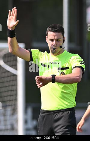Aalter, Belgio. 11 maggio 2024. L'arbitro Bert Verbeke nella foto durante una partita di calcio femminile tra il Club Brugge Dames YLA e il KRC Genk Ladies nell'ottava giornata di play-off 1 della stagione 2023 - 2024 della belga lotto Womens Super League, sabato 11 maggio 2024 ad Aalter, IN BELGIO. Crediti: Sportpix/Alamy Live News Foto Stock