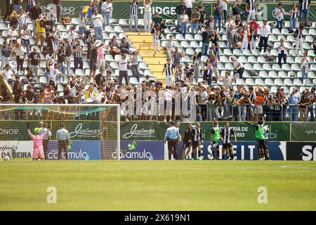 Tondela, Tondela, Stati Uniti. 12 maggio 2024. Tondela (PT), 05/12/2024 - LIGA/PORTUGAL/CD TONDELA/CD NACIONAL Ã¢â‚¬' CD NACIONAL Players festeggiano la vittoria della squadra dopo la partita tra CD Tondela e CD Nacional, valida per la 33a prova della Liga Portugal Sabseg, tenutasi allo Stadio Joao Cardoso, a Tondela, questa domenica mattina (12) (Credit Image: © Alexandre Gomes/TheNEWS2 via ZUMA Press Wire) SOLO PER USO EDITORIALE! Non per USO commerciale! Foto Stock