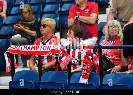 The Hawthorns, West Bromwich, West Midlands, Regno Unito. 12 maggio 2024: The Hawthorns, West Bromwich, West Midlands, Inghilterra; EFL Championship Play Off Football, semifinale, First Leg, West Bromwich Albion contro Southampton; i tifosi del Southampton aspettano il calcio d'inizio crediti: Action Plus Sports Images/Alamy Live News Foto Stock