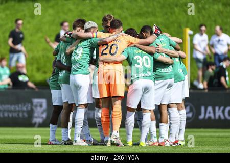 Deinze, Belgio. 12 maggio 2024. I giocatori di Lommel nella foto prima di una partita di calcio tra KMSK Deinze e Lommel SK, domenica 12 maggio 2024 a Deinze, seconda tappa della semifinale per la promozione al termine della 'Challenger Pro League' 2023-2024 seconda divisione del campionato belga. BELGA FOTO DAVID PINTENS credito: Belga News Agency/Alamy Live News Foto Stock